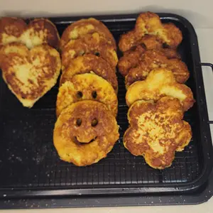 קציצות פראסה מטוגנות על רשת צינון